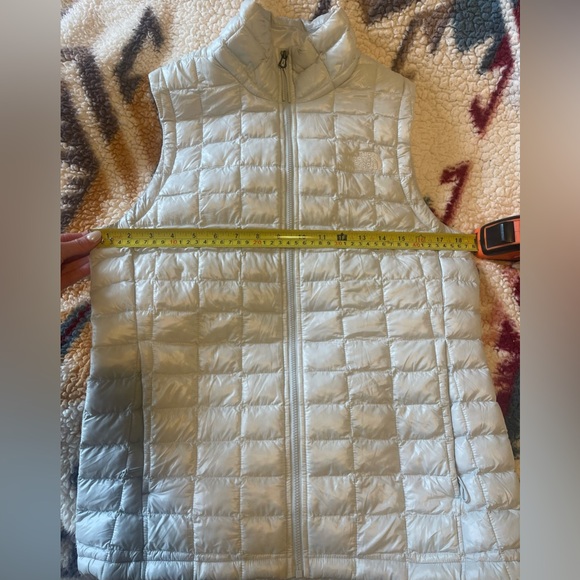 North face Women’s Themoball Eco Vest small - Picture 8 of 8